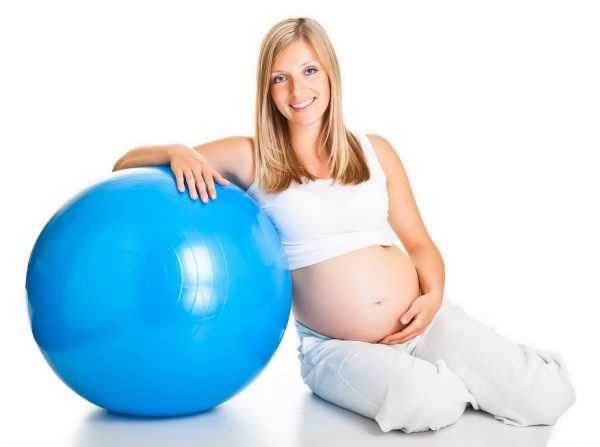 Беременная и фитбол