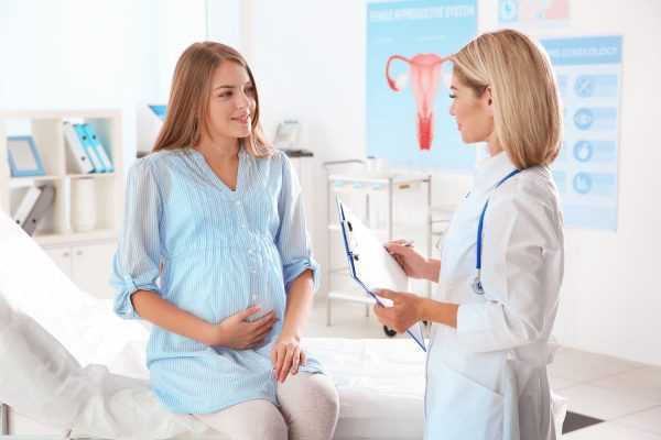 Беременная на осмотре у врача