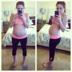 Девушка на 18 неделе беременности в спортивной одежде