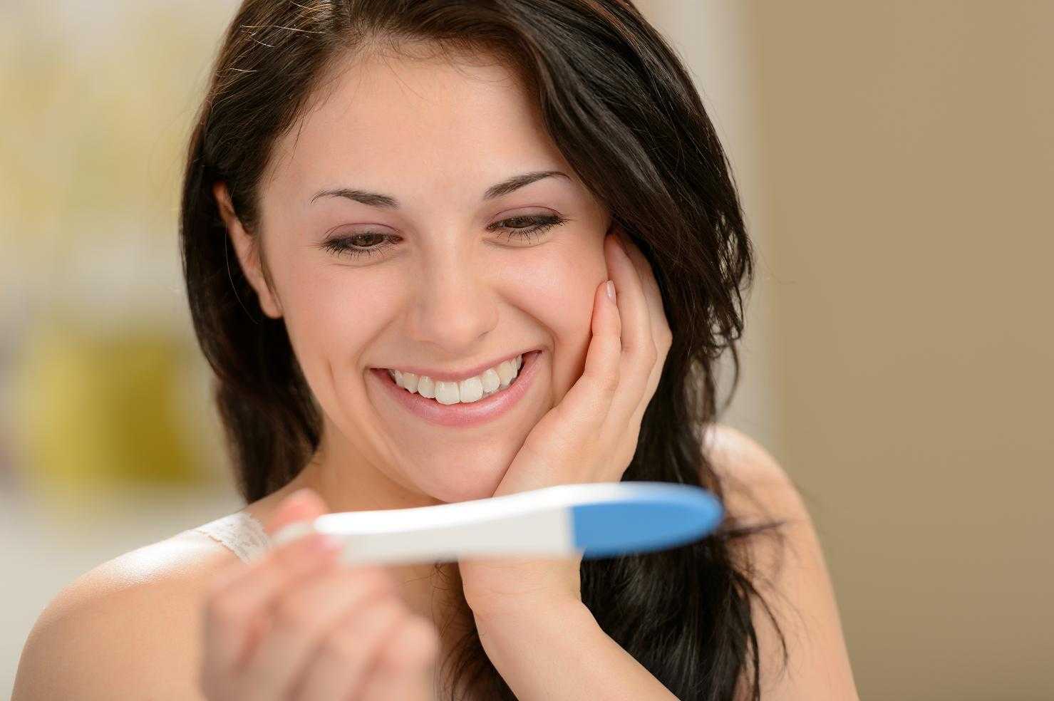 девушка тест на беременность