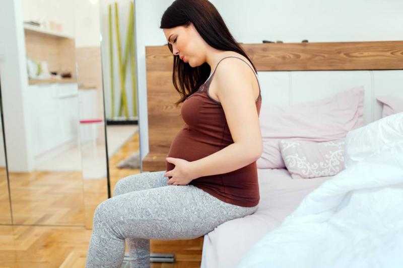 Многие беременные с определённого срока начинают ощущать тренировочные схватки, которые отличаются от истинных