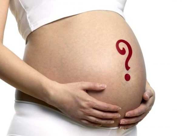 Беременная со знаком вопроса на животе