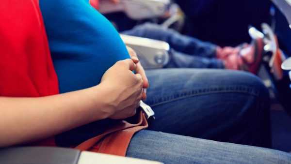 Ремень безопасности на животе беременной